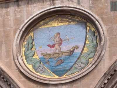 In realt� se si osserva con attenzione la facciata dello storico Palazzo Fizzarotti di Bari, edificato agli inizi del 900, si noter� come l� si trovino quattro medaglioni che raffigurano altrettanti stemmi. Ebbene, tra questi c�� proprio il Barione 